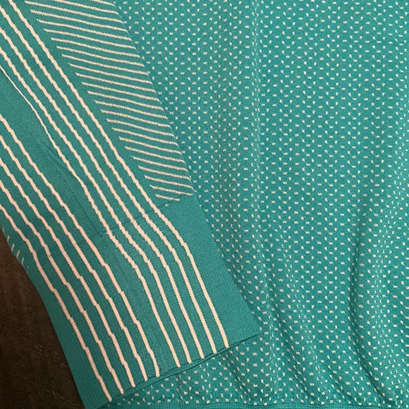 Nike Dri-Fit Training Top - Picture 4 of 5